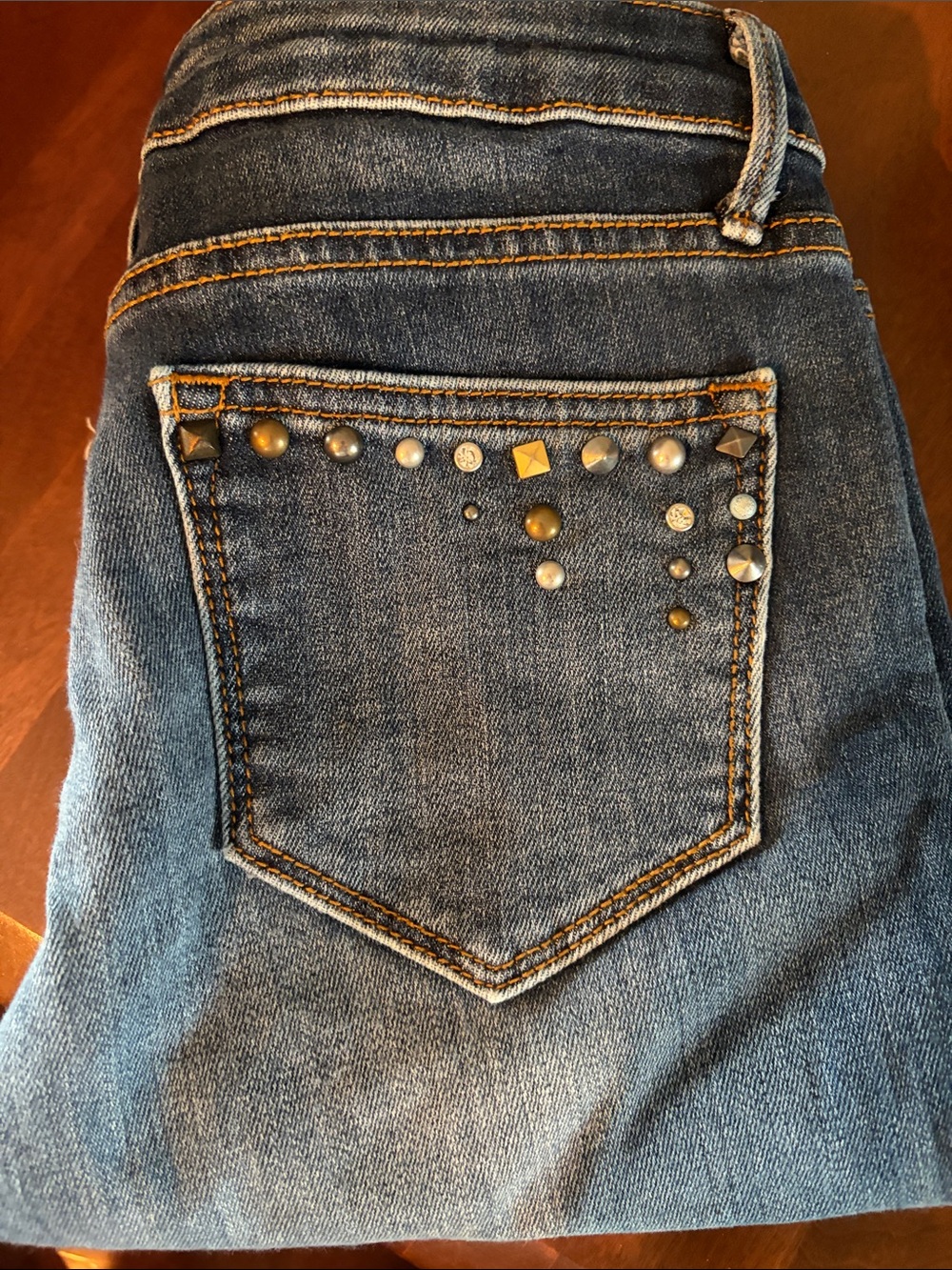 Aqua Women's Medium Blue Skinny Jeans with Studded front and Back Pocket